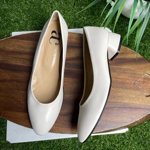 ANDREA CARRANO Pretty Off-White Leather PUMPS size 39.5 US 9.5